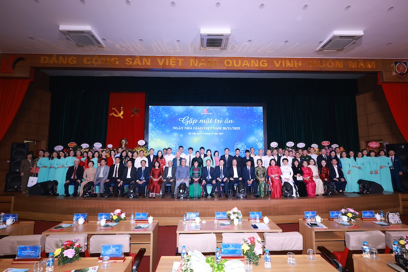 Học viện Tư pháp đón nhận lẵng hoa chúc mừng 20/11 của Phó Thủ tướng Chính phủ Lê Thành Long